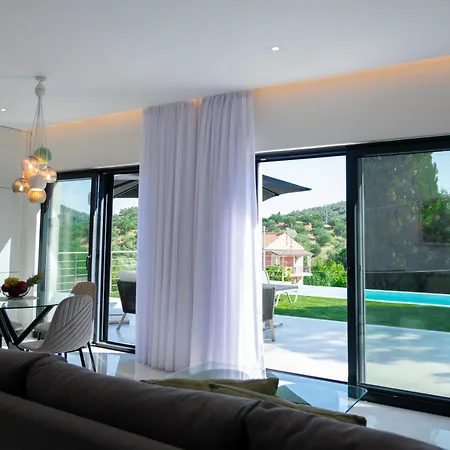 Rinoula-private Pool *